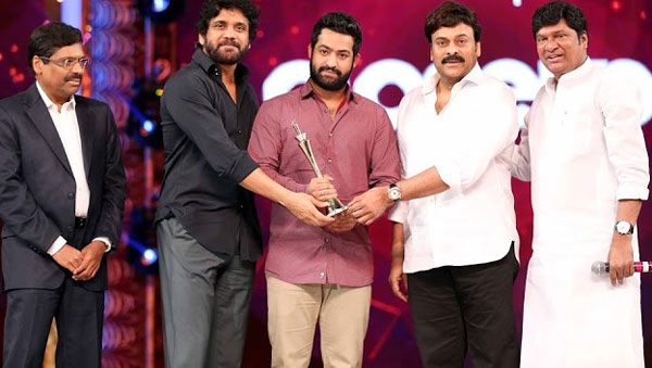 maa tv,jr ntr,janatha garage,satellite rights,manage,maa award  మాటీవీ ఎన్టీఆర్‌ను అవార్డుతో మేనేజ్‌ చేసిందా? 